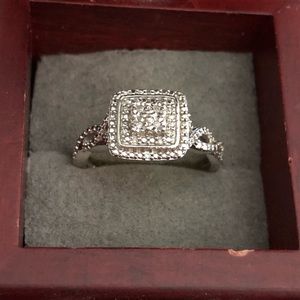 Greatly Reduced! Kays Sterling silver Ring sz 7.